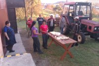 Oslava 730 výročia obce Vojkovce v roku 2012 - príprava občerstvenia pre účastnikov osláv